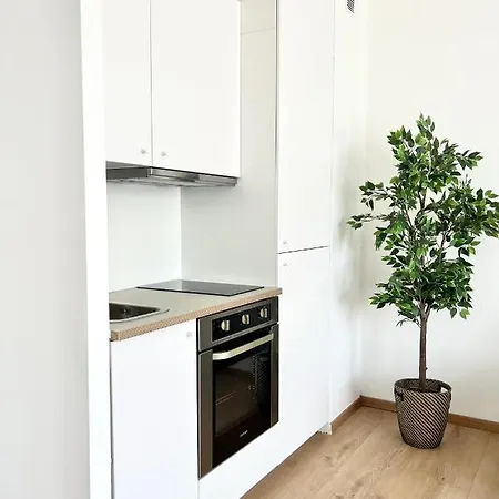 Isabellas: Near To Trainstation Apartman