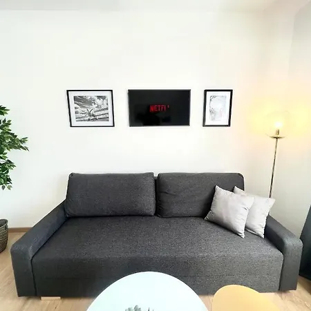 Isabellas: Near To Trainstation * Linz