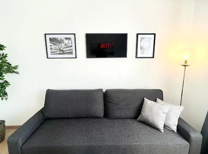 Isabellas: Near To Trainstation * Linz