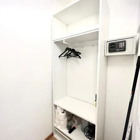 Isabellas: Near To Trainstation *